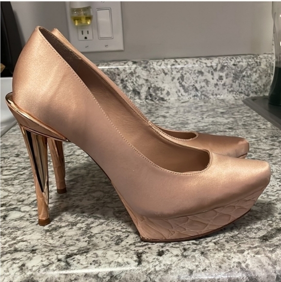 Herve Leger sz 8 rose gold heels sz 38 SH328 - Picture 1 of 10